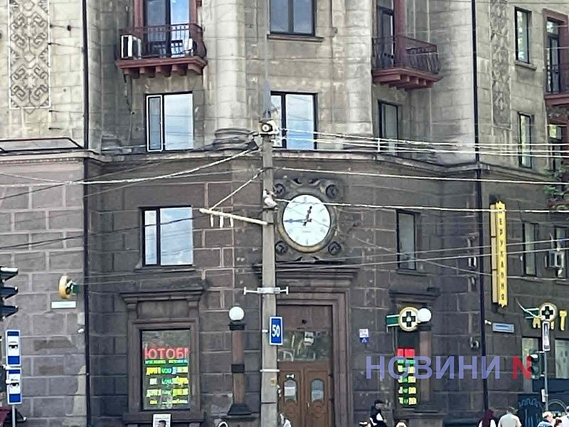 У Миколаєві на бізнес-центрі «Україна» запрацював годинник