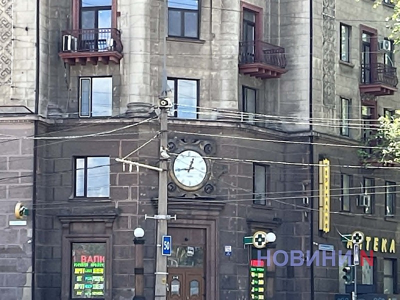 В Николаеве на бизнес-центре &laquo;Украина&raquo; заработали часы