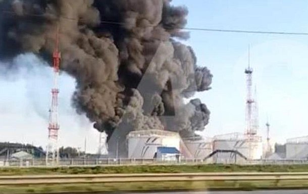 Стали известны последствия атаки дронов на Москву и область: видео пожаров