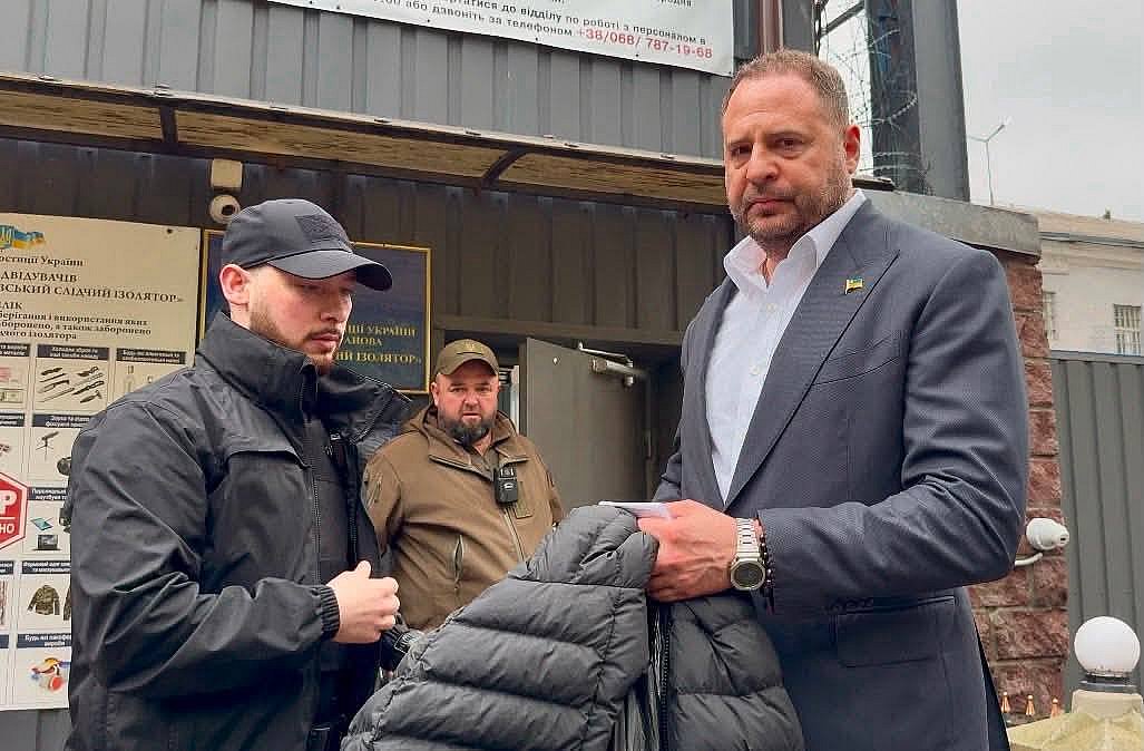 Экс‑глава Офиса президента Андрей Ермак вышел из СИЗО
