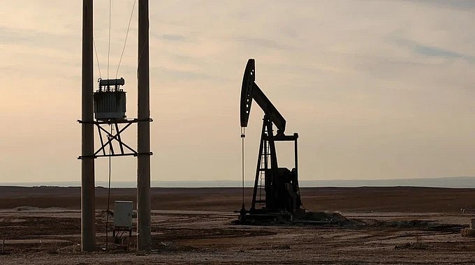 США вновь продлили смягчение санкций против нефти из РФ