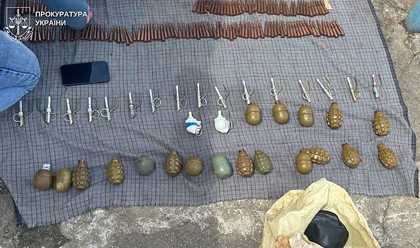 На Миколаївщині у чоловіка вилучили арсенал боєприпасів. Фото: Миколаївська обласна прокуратура