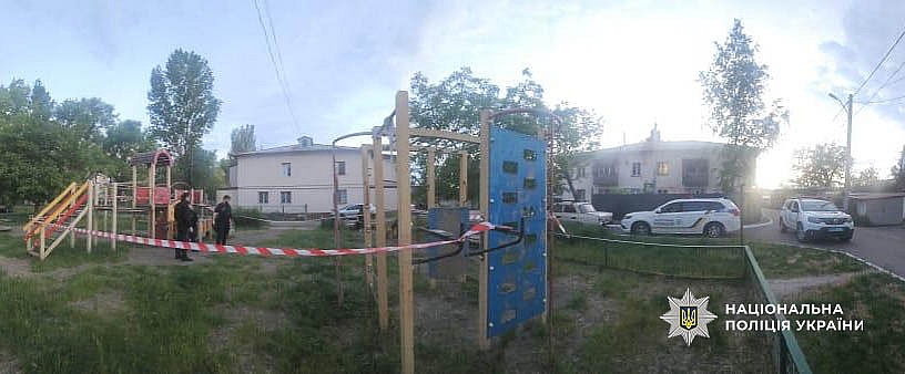 В Одессе на детской площадке обнаружили тело пенсионерки с перерезанной шеей