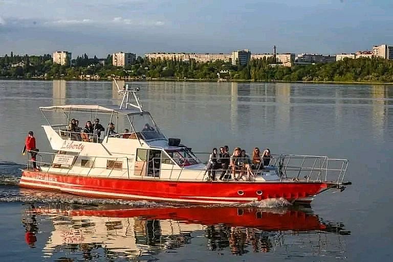 В Николаеве открыли сезон экскурсионных речных трамвайчиков по Южному Бугу