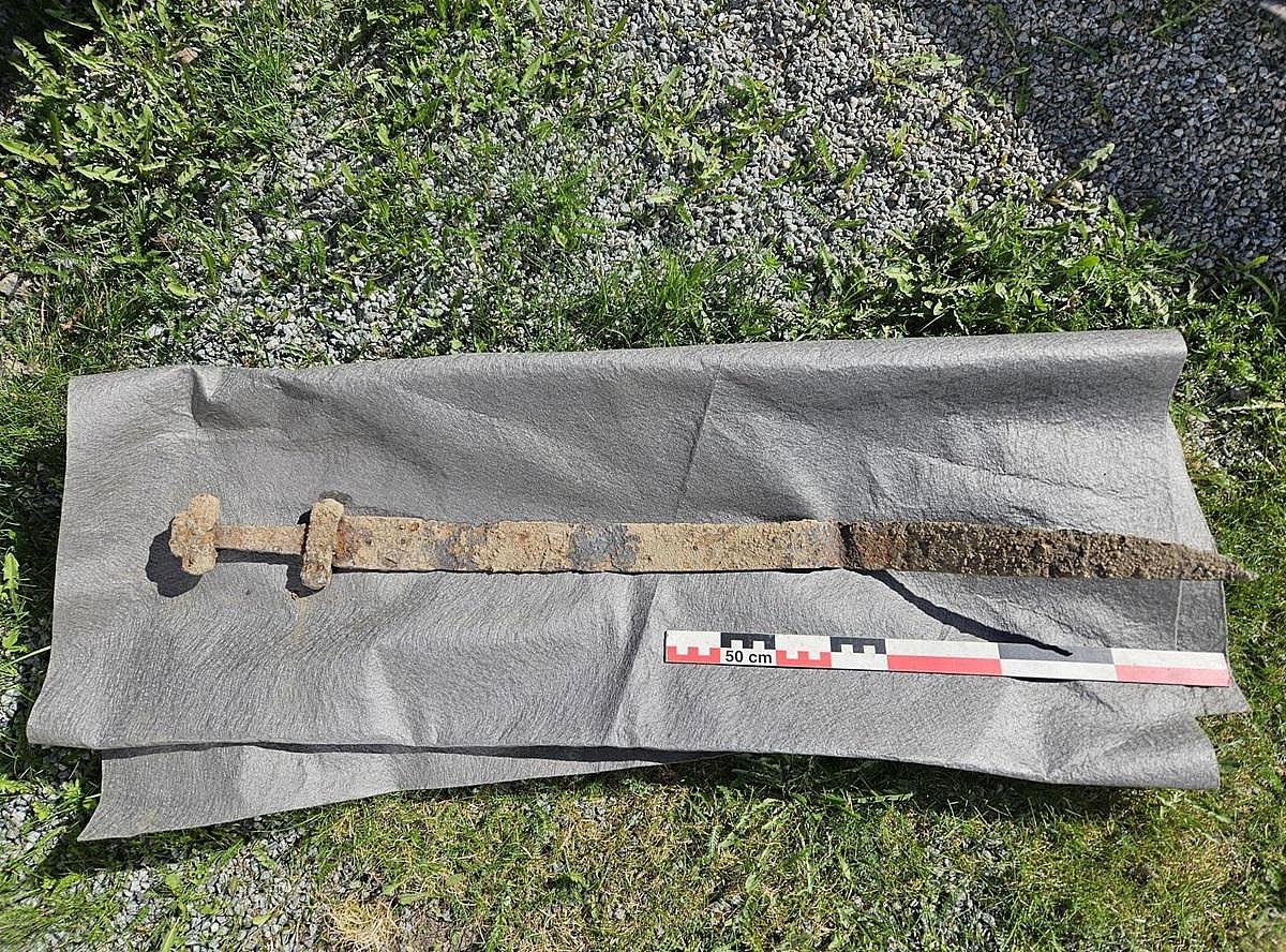 Школьник в Норвегии нашел меч возрастом 1300 лет