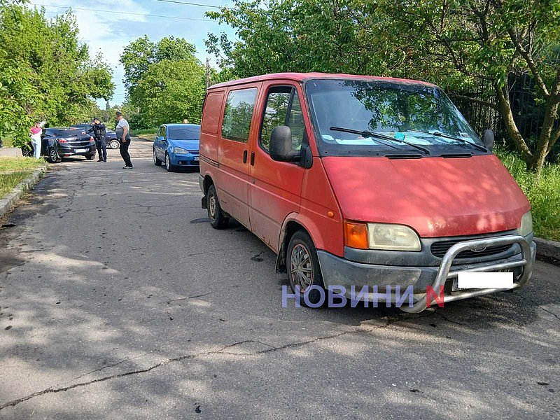 В Николаеве на перекрестке столкнулись Ford и ВАЗ