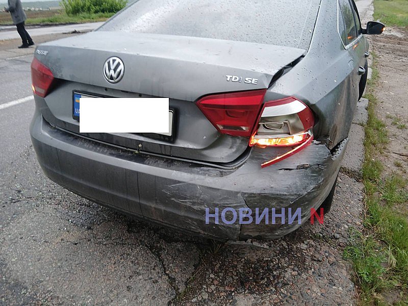 На трассе под Николаевом Renault столкнулся с Volkswagen и вылетел с проезжей части