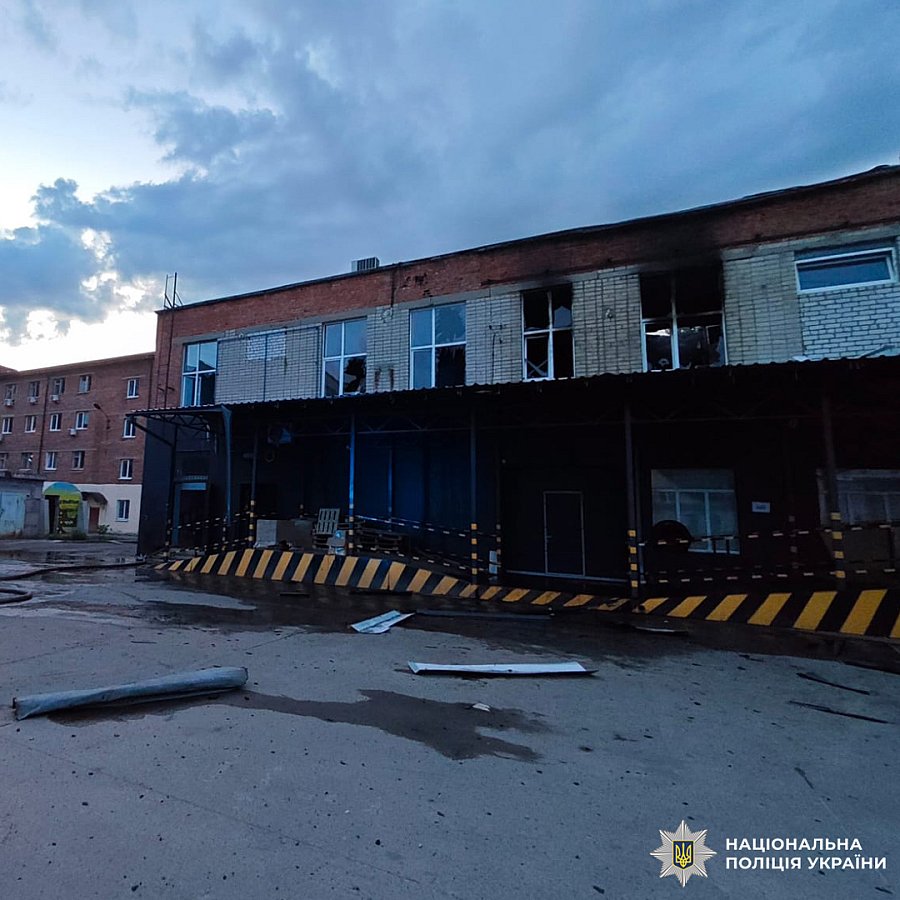 Враг атаковал инфраструктуру в Харьковской области: есть пострадавший, появились фото последствий