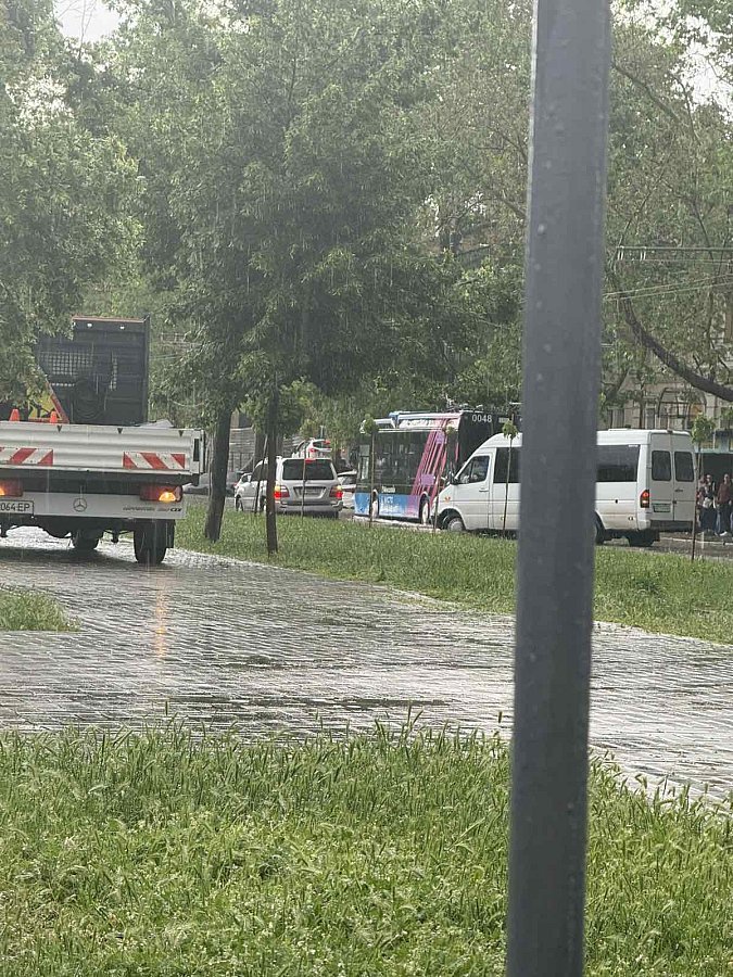 Центр Николаева затопило после мощного дождя