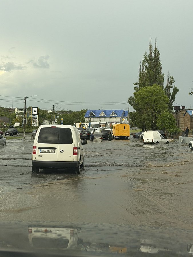Центр Николаева затопило после мощного дождя