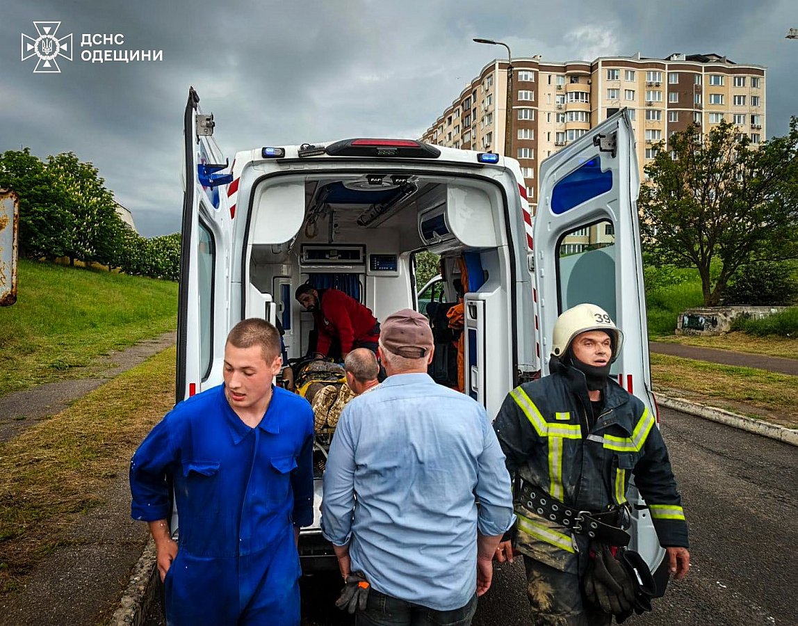 На Одещині дівчина впала з урвища