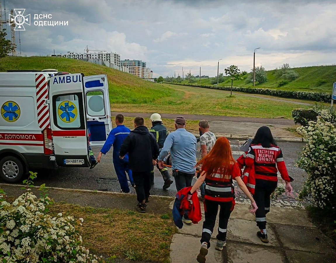 На Одещині дівчина впала з урвища