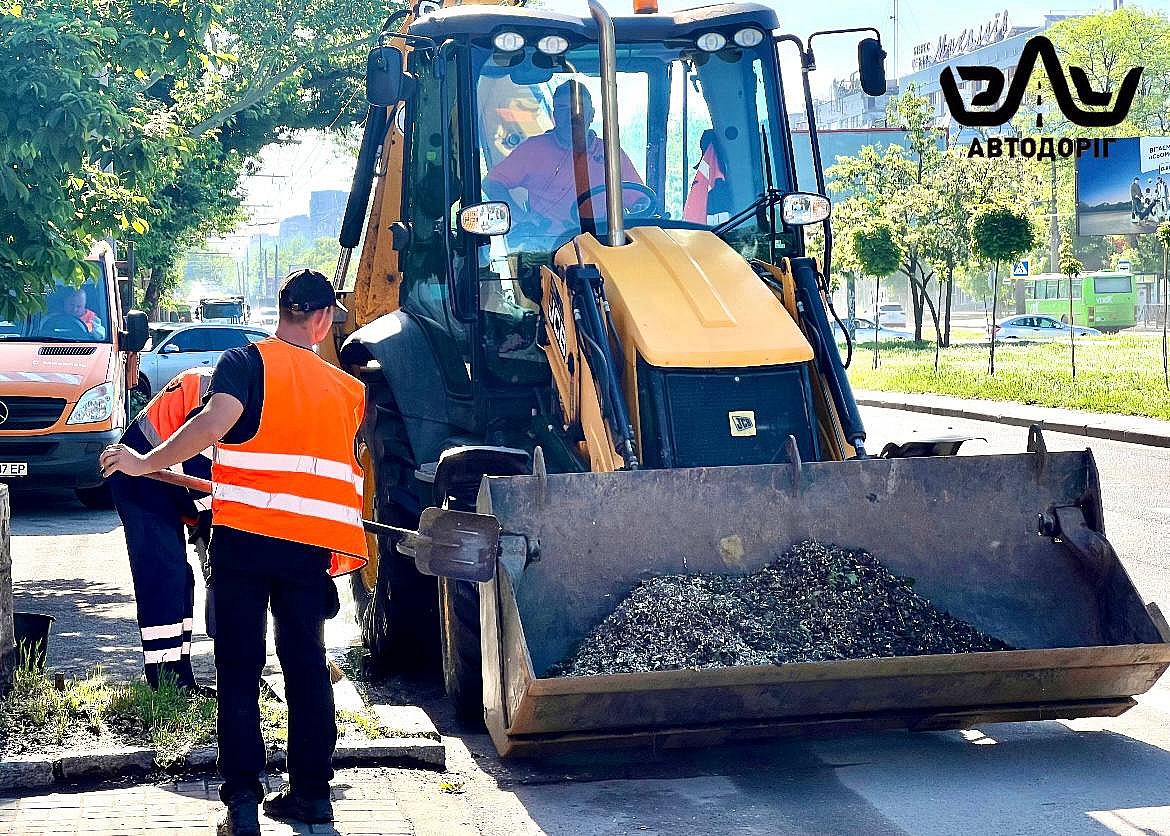 У Миколаєві продовжуються роботи з ліквідації наслідків зливи
