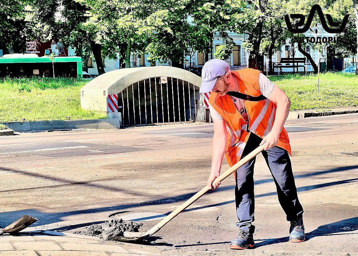 У Миколаєві продовжуються роботи з ліквідації наслідків зливи