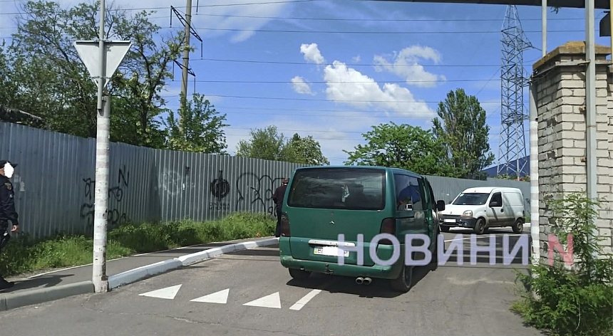 Mercedes и Skoda столкнулись на въезде в «Эпицентр» в Николаеве