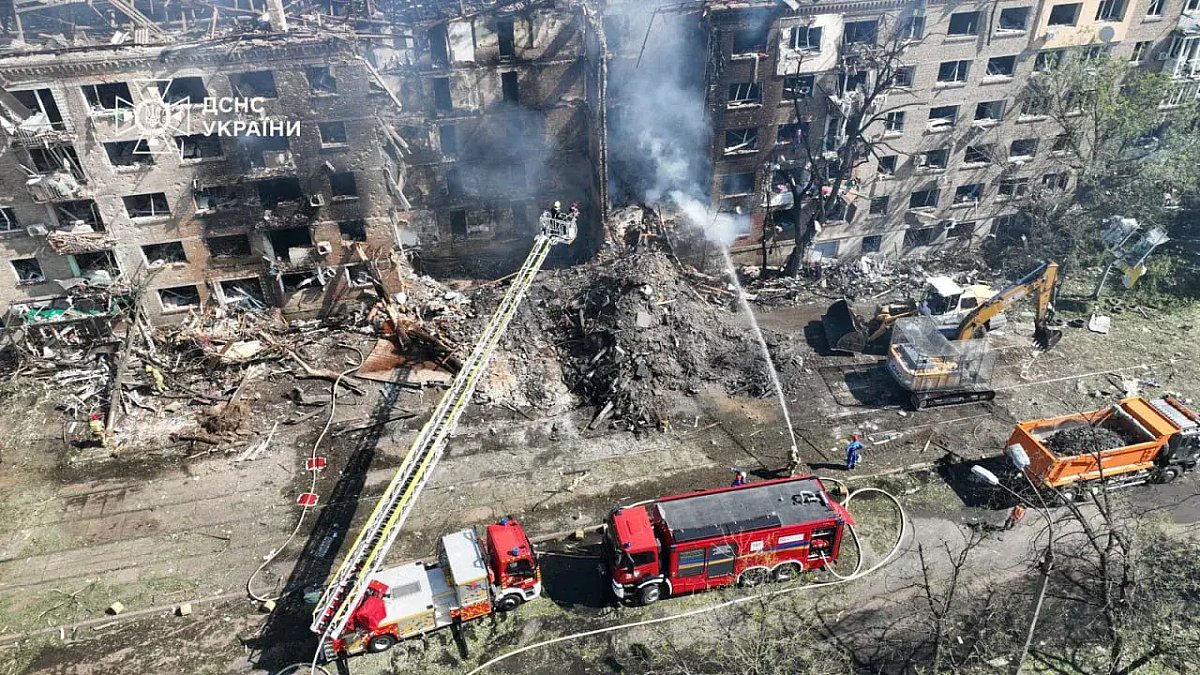 В Киеве продолжаются спасательные операции после ночной атаки РФ