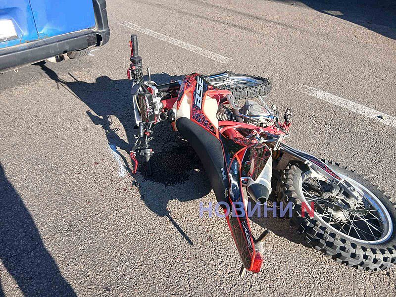 В Николаеве 15-летний мотоциклист врезался в Fiat: пострадавшего увезла «скорая»