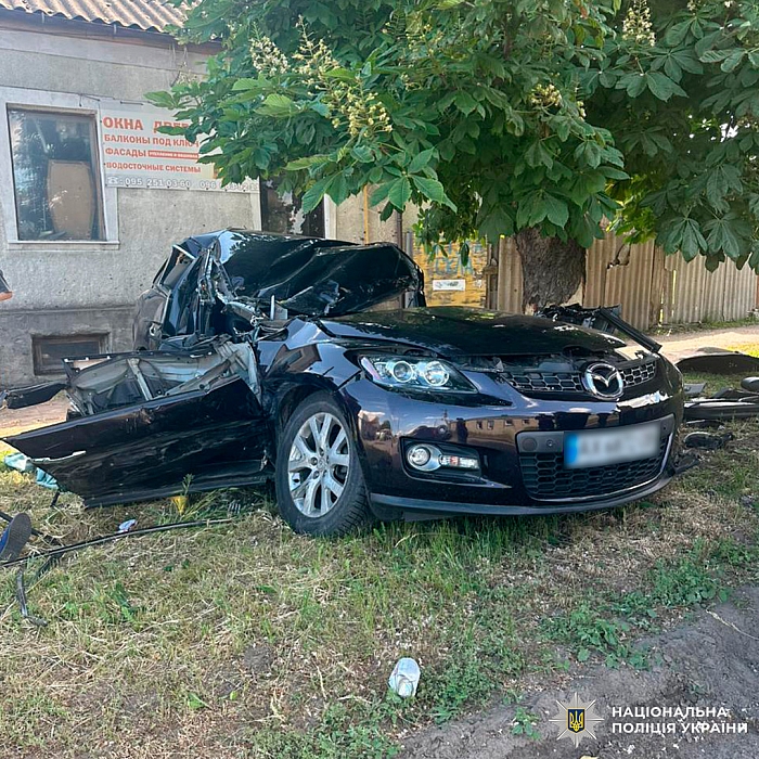 Пьяный водитель Mazda при обгоне врезался в BMW и влетел в дерево: двое погибших