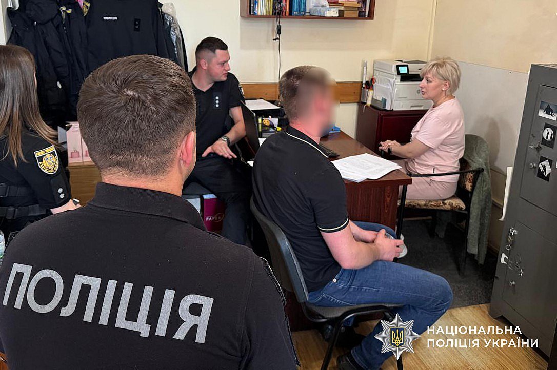 Во Львове задержали мужчину, который наехал на полицейского и скрылся