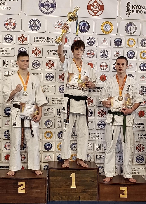 Николаевские спортсмены привезли награды с Чемпионата Украины по Киокушин БуДо каратэ