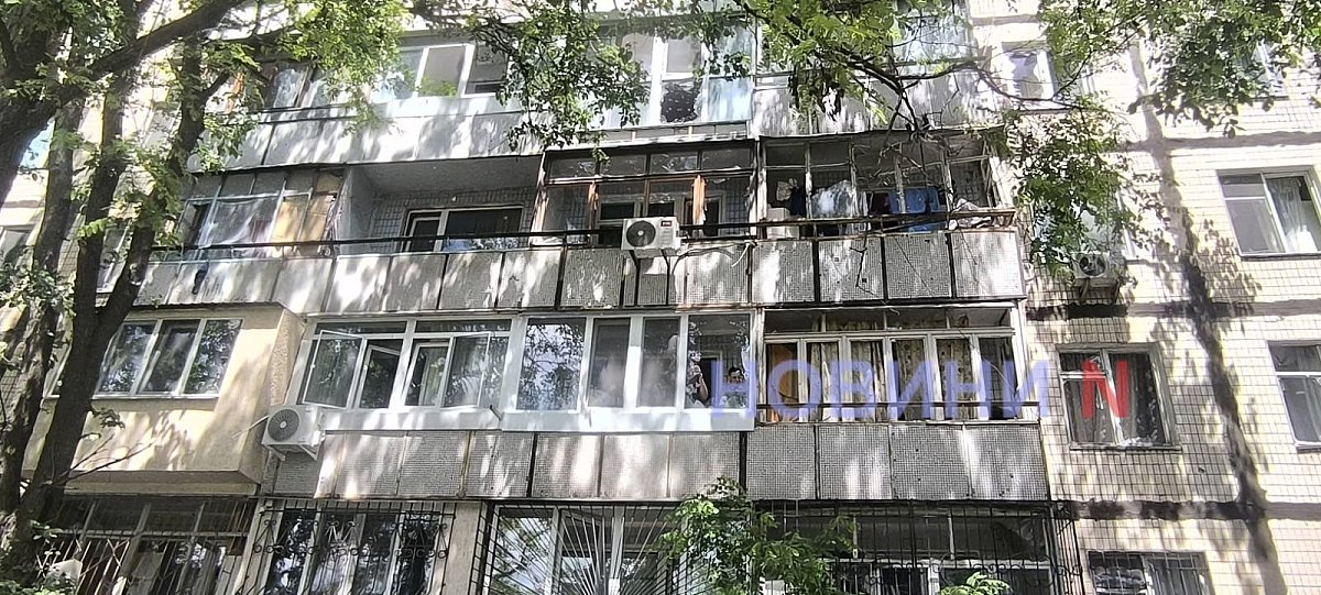 Появились первые фото с места взрыва сбитого «шахеда» в Николаеве 