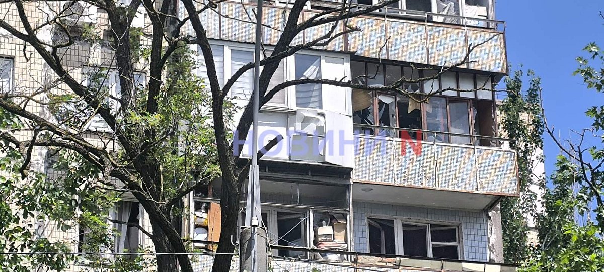 Появились первые фото с места взрыва сбитого «шахеда» в Николаеве 