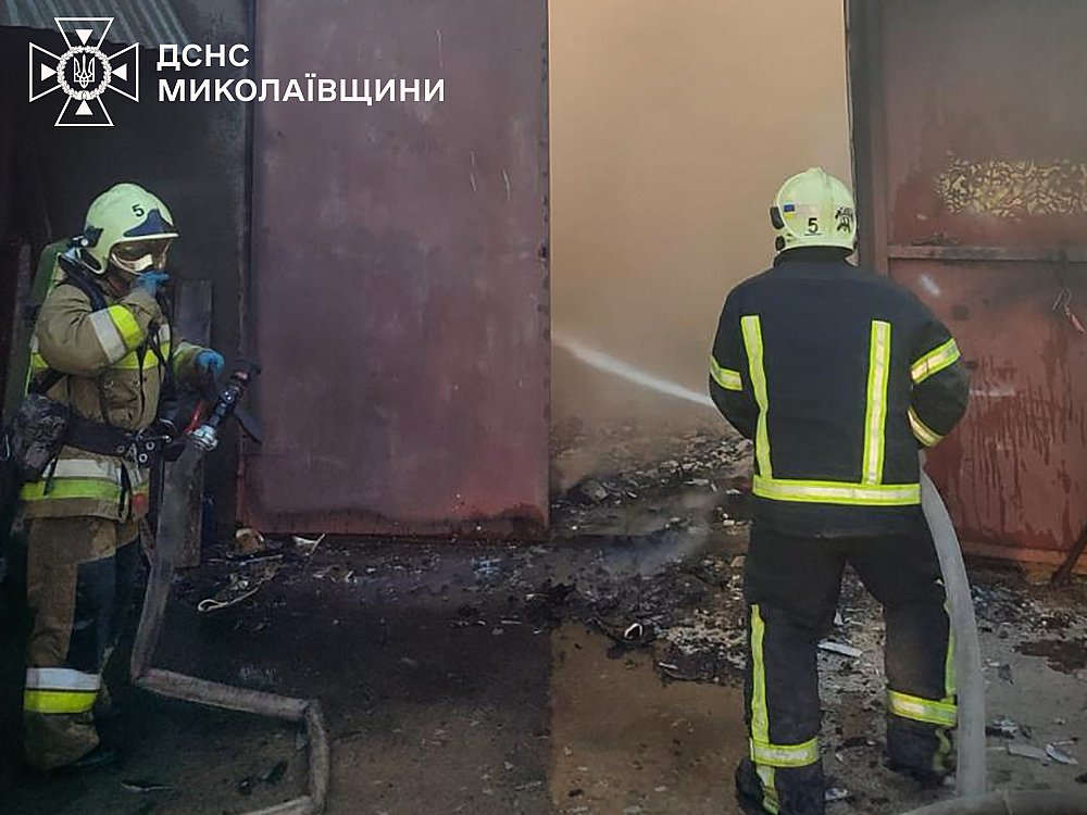 У Миколаєві за добу ліквідували дві пожежі: горів гараж і порожня будівля