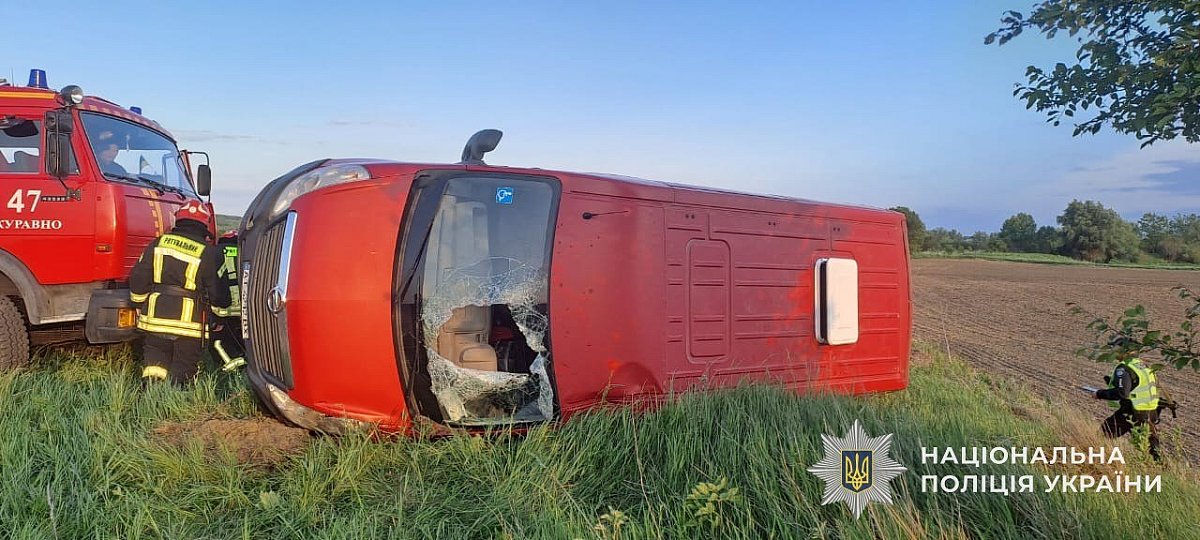На Львівщині перекинувся мікроавтобус: загинула 57-річна водія