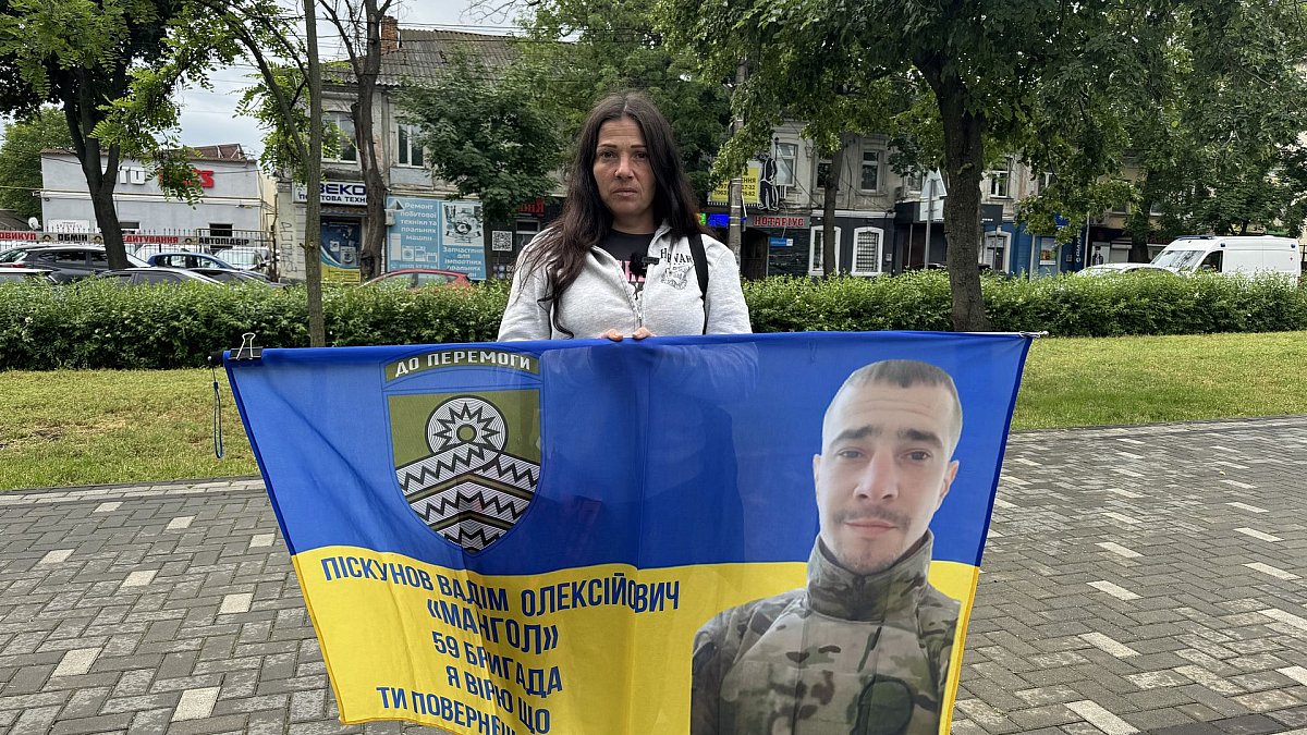 Акція на підтримку військовополонених та зниклих безвісти у Миколаєві (фоторепортаж)