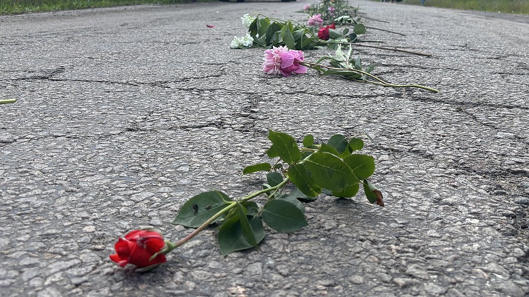 На коленях и с цветами: на Николаевщине попрощались с защитником Андреем Брендулей