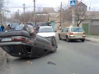 В Одессе перевернулся автомобиль "Toyota". Есть пострадавшие. ВИДЕО