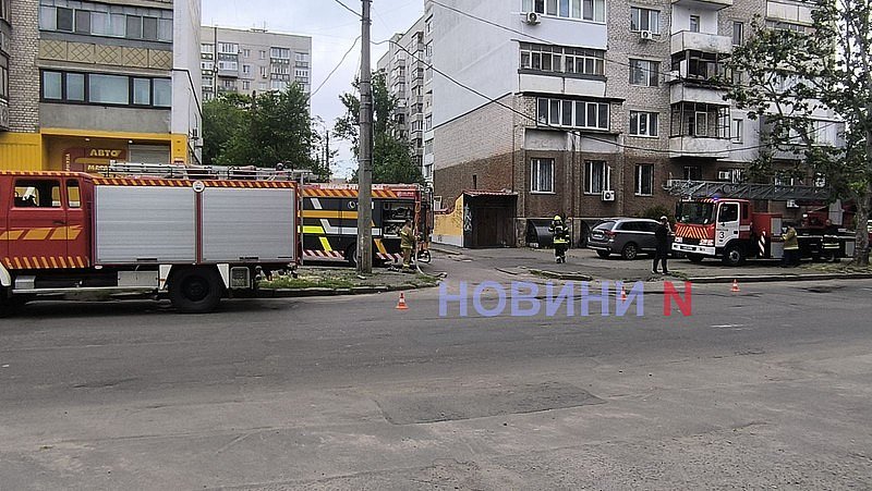 В Николаеве горела квартира в многоэтажке (видео)