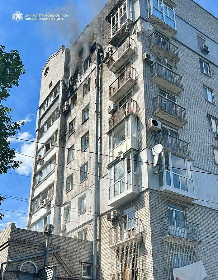 Число жертв атаки на Дніпро зросло: вдень дрон РФ вдарив ще по одній багатоповерхівці (відео)