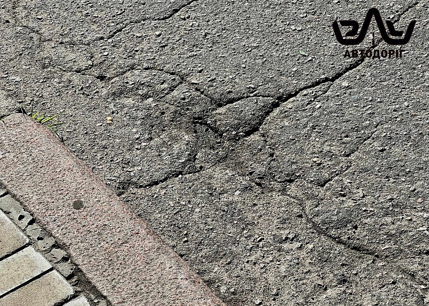 У Миколаєві тривають роботи з укладання нового асфальту. Фото: КП "ЕЛУ Автодоріг"