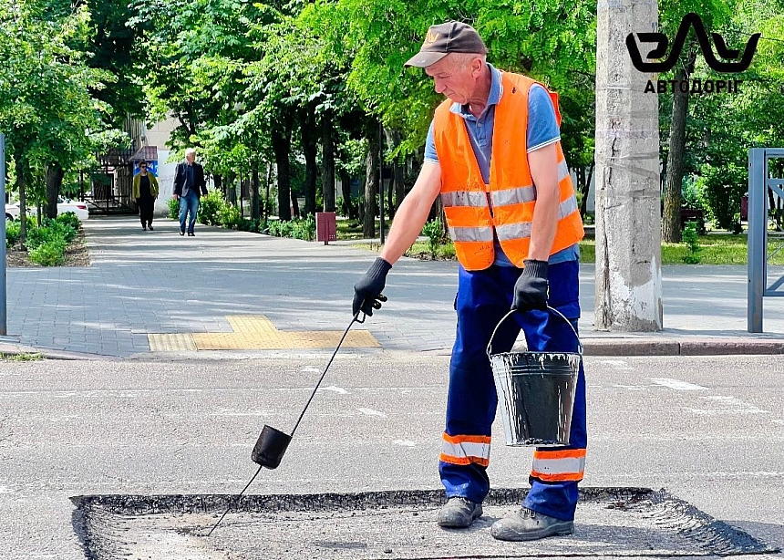 У Миколаєві укладають новий асфальт: де можливі обмеження руху