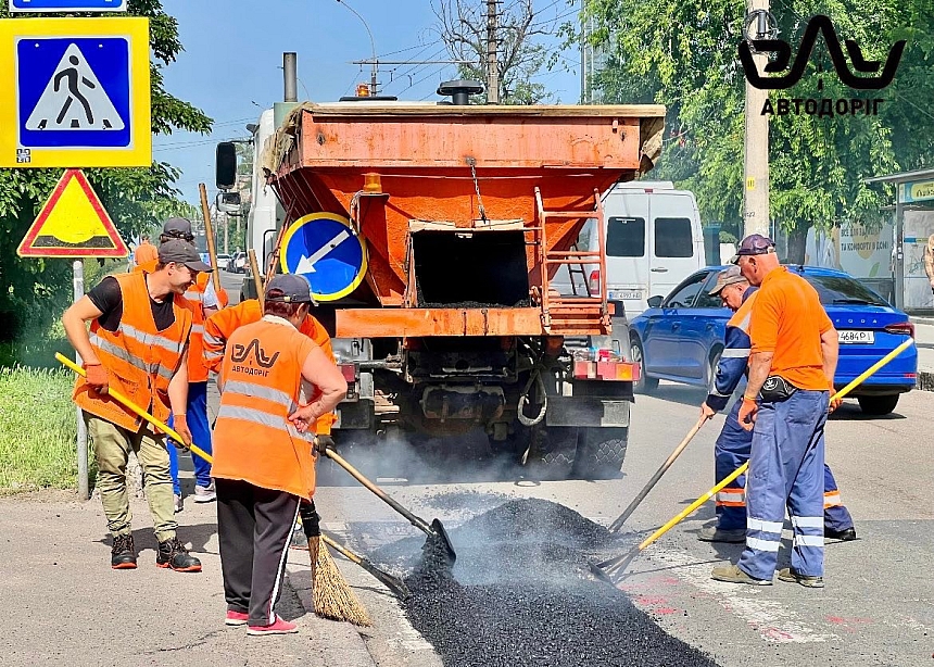 У Миколаєві укладають новий асфальт: де можливі обмеження руху