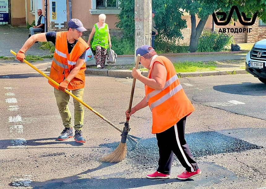 У Миколаєві укладають новий асфальт: де можливі обмеження руху