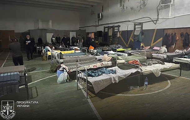 Как в ТЦК приковывали людей наручниками: омбудсмен опубликовал видео