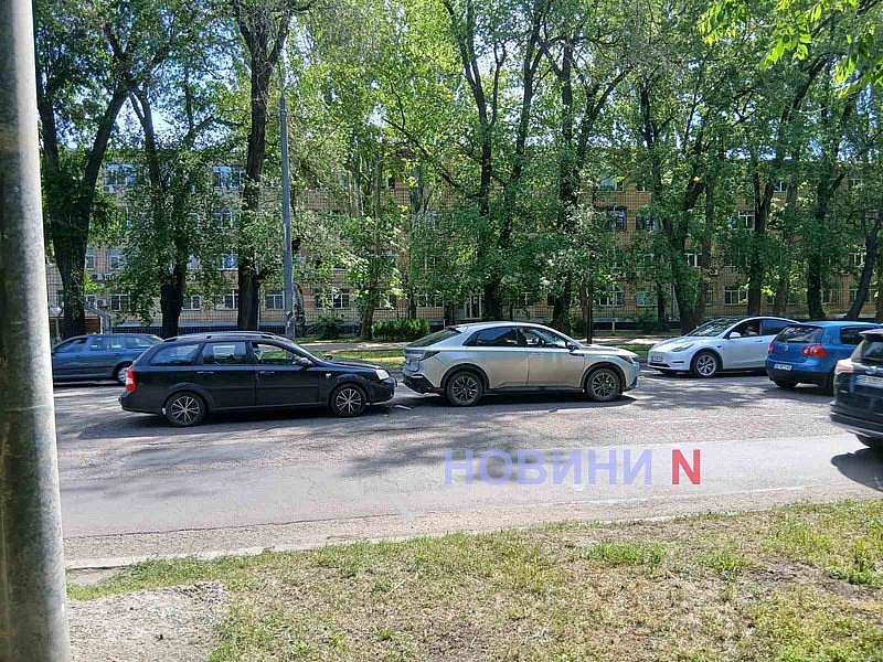 На проспекте в Николаеве «Шевроле» врезался в «Хонду»