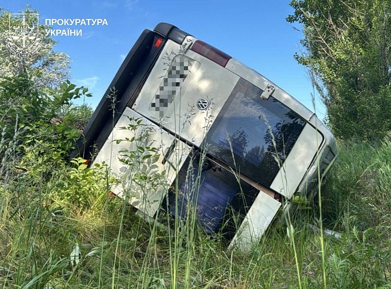 В Харьковской области перевернулся автобус с детьми и учителями: пятеро пострадавших
