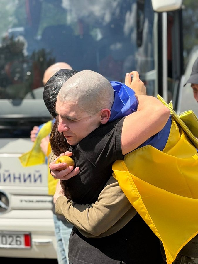 Домой возвращаются защитники Украины - Зеленский сообщил о новом обмене (видео)