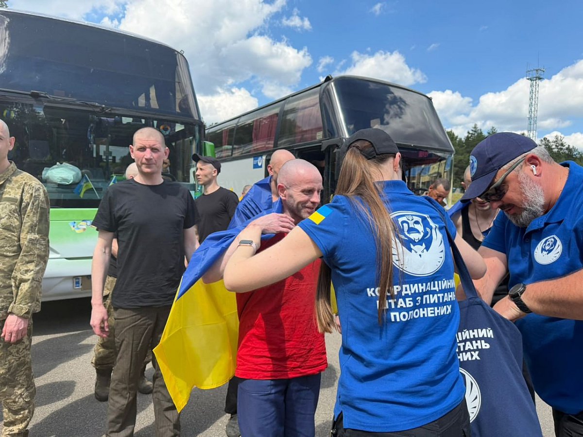 Домой возвращаются защитники Украины - Зеленский сообщил о новом обмене (видео)