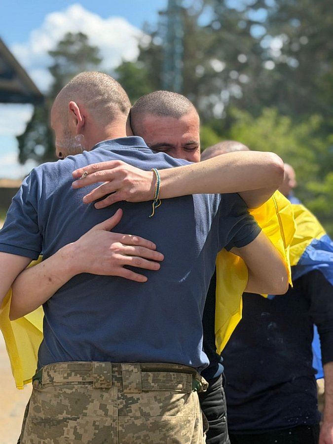 Домой возвращаются защитники Украины - Зеленский сообщил о новом обмене (видео)