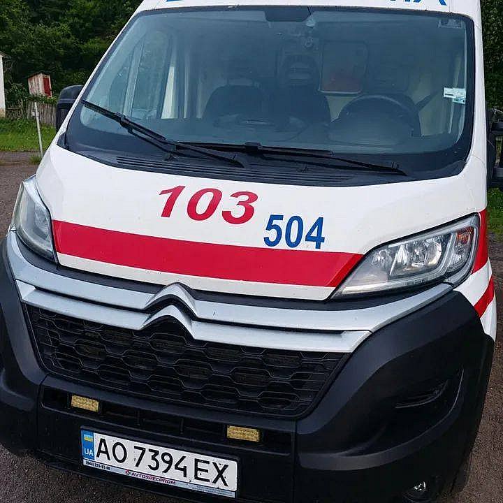 Жительница Закарпатья пыталась отсосать яд после укуса змеи: врачи предупреждают об опасной ошибке