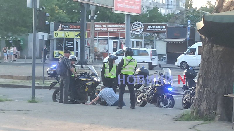 Миколаївець розбив голову на «зебрі» та влаштував скандал під час госпіталізації
