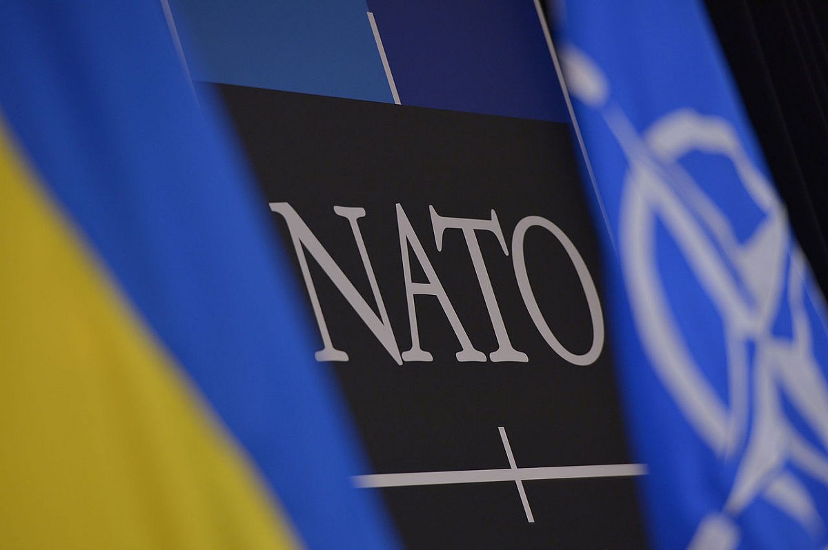 НАТО обсуждает новый пакет помощи Украине на 70 млрд евро