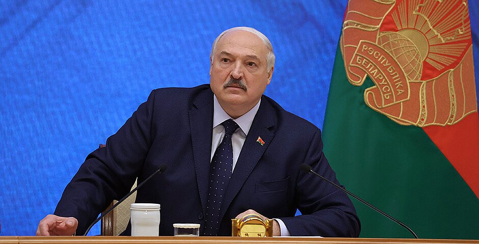 "Фаршем там быть?": Лукашенко выступил против отправки белорусов на войну в Украину