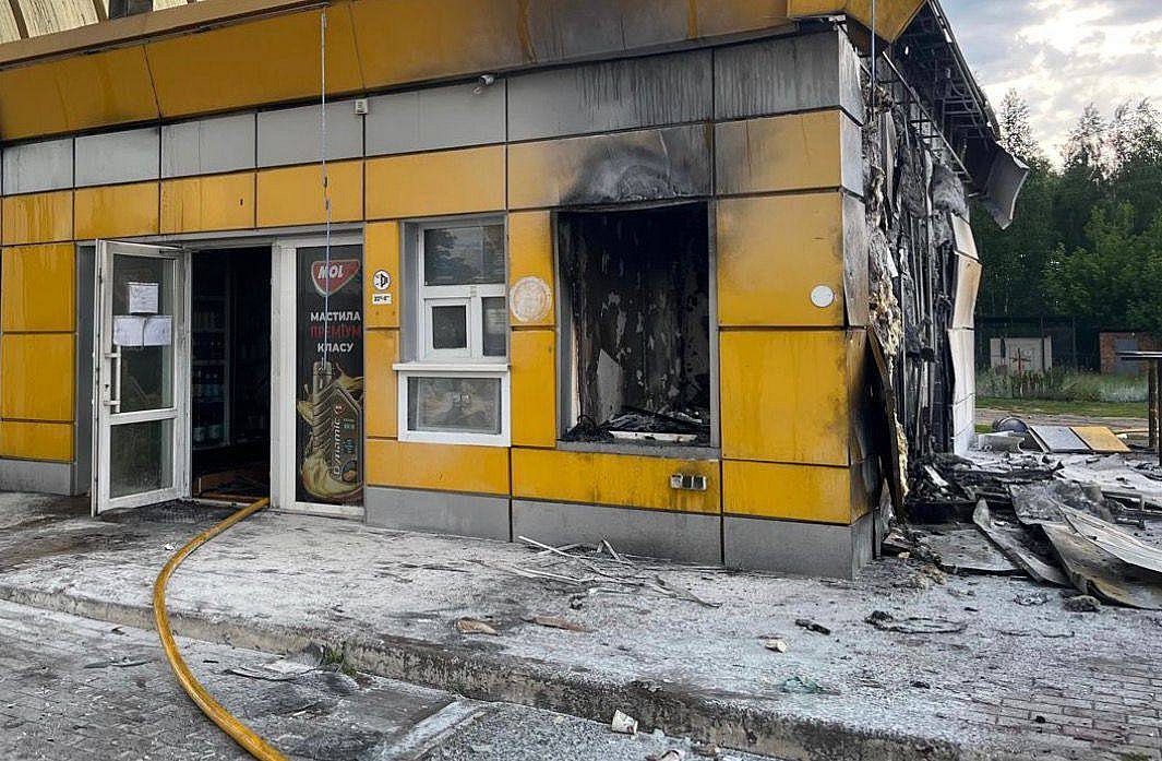 Российские войска атаковали три АЗС в Черниговской области (фото)