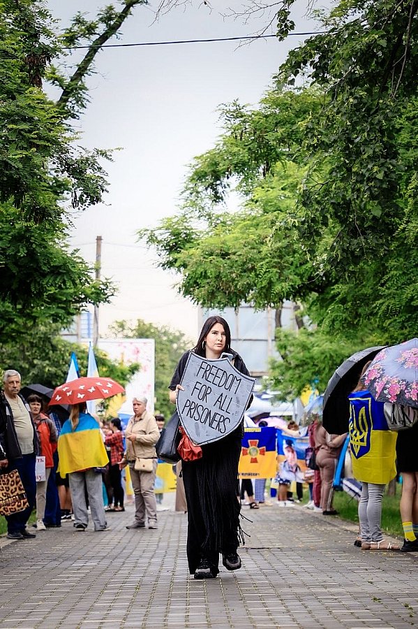 «Плен убивает»: в Николаеве прошла акция в поддержку военнопленных и пропавших без вести