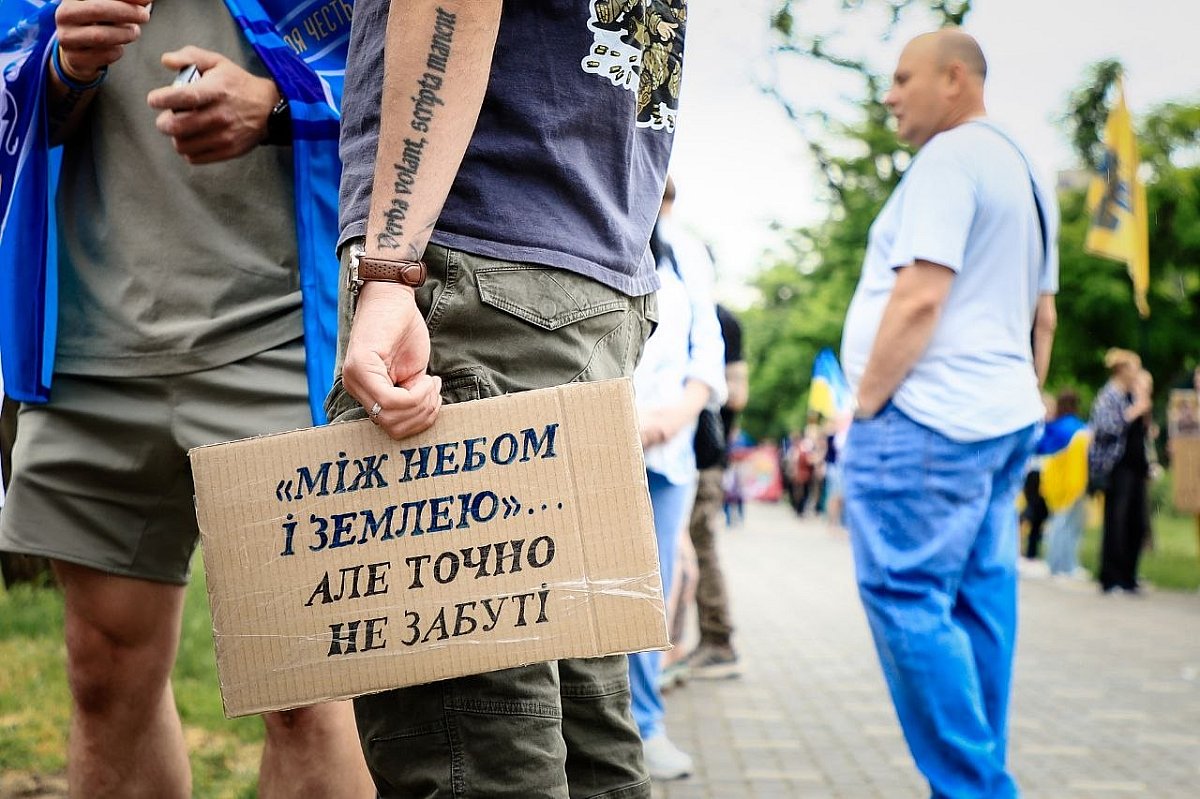 «Плен убивает»: в Николаеве прошла акция в поддержку военнопленных и пропавших без вести